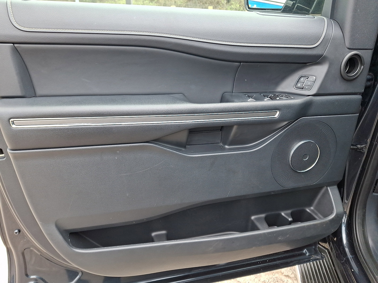 Certified 2023 Ford Expedition Max XLT image 13