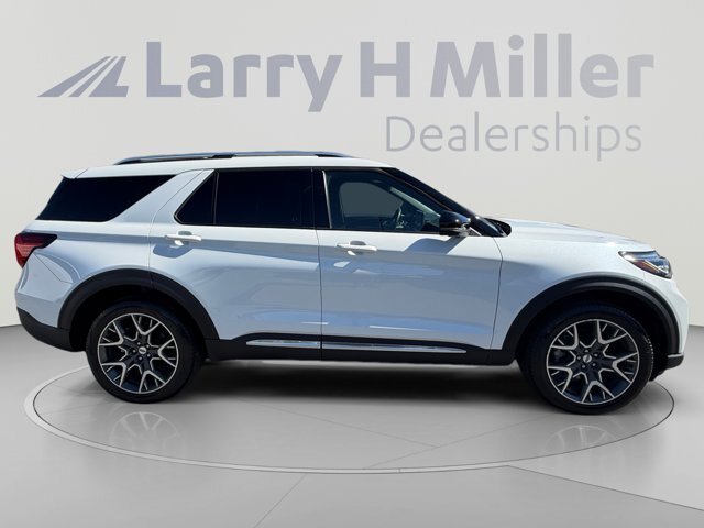 Certified 2025 Ford Explorer Platinum w/ Ultimate Package AWD/4WD image 6