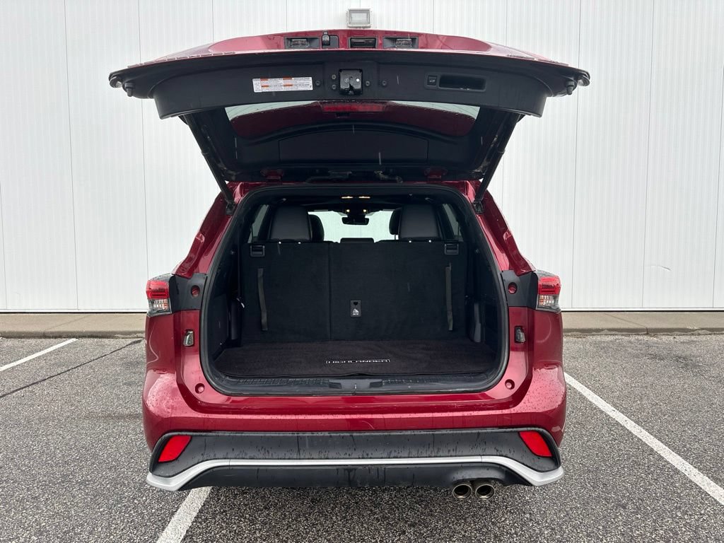 Used 2021 Toyota Highlander XSE AWD/4WD image 22