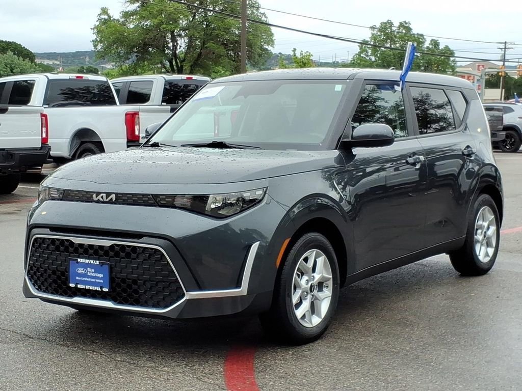 Used 2025 Kia Soul LX w/ LX Technology Package FWD image 10