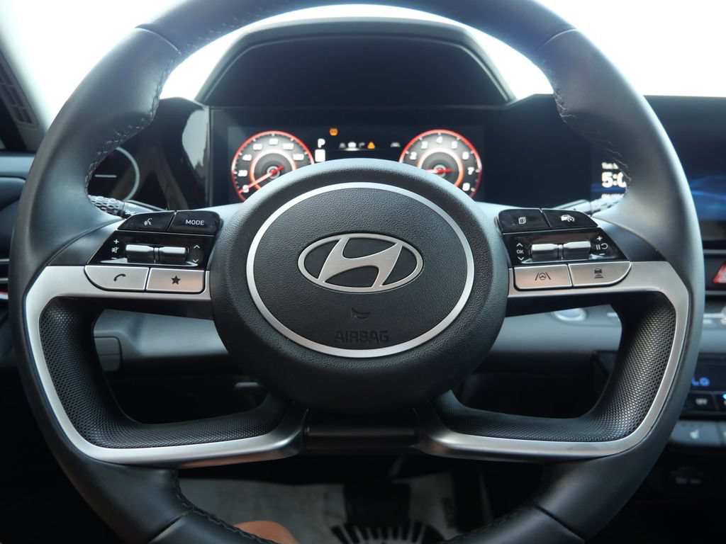 Used 2025 Hyundai Elantra SEL FWD image 19