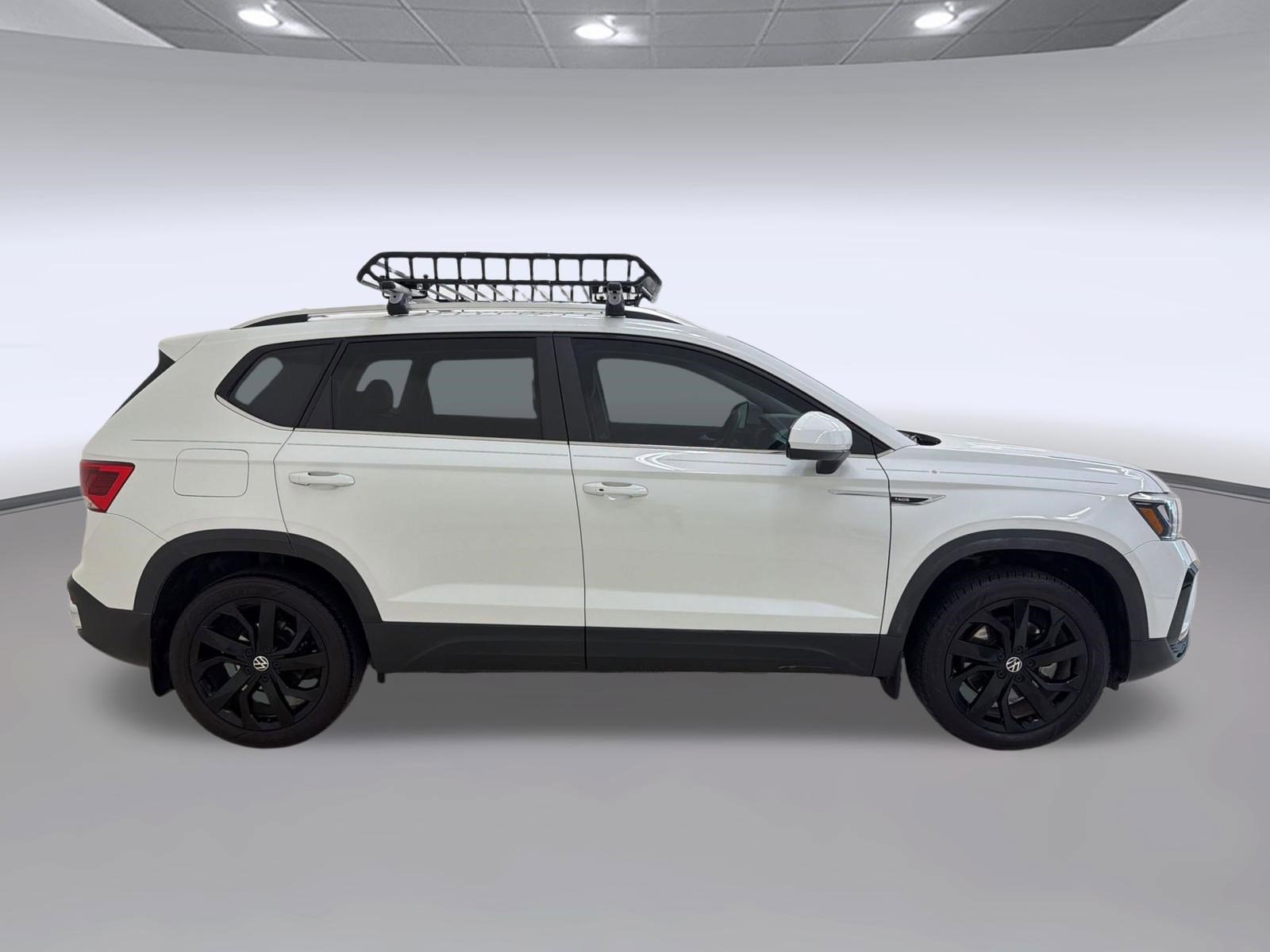 Used 2024 Volkswagen Taos SE w/ Black Wheel Package FWD image 8
