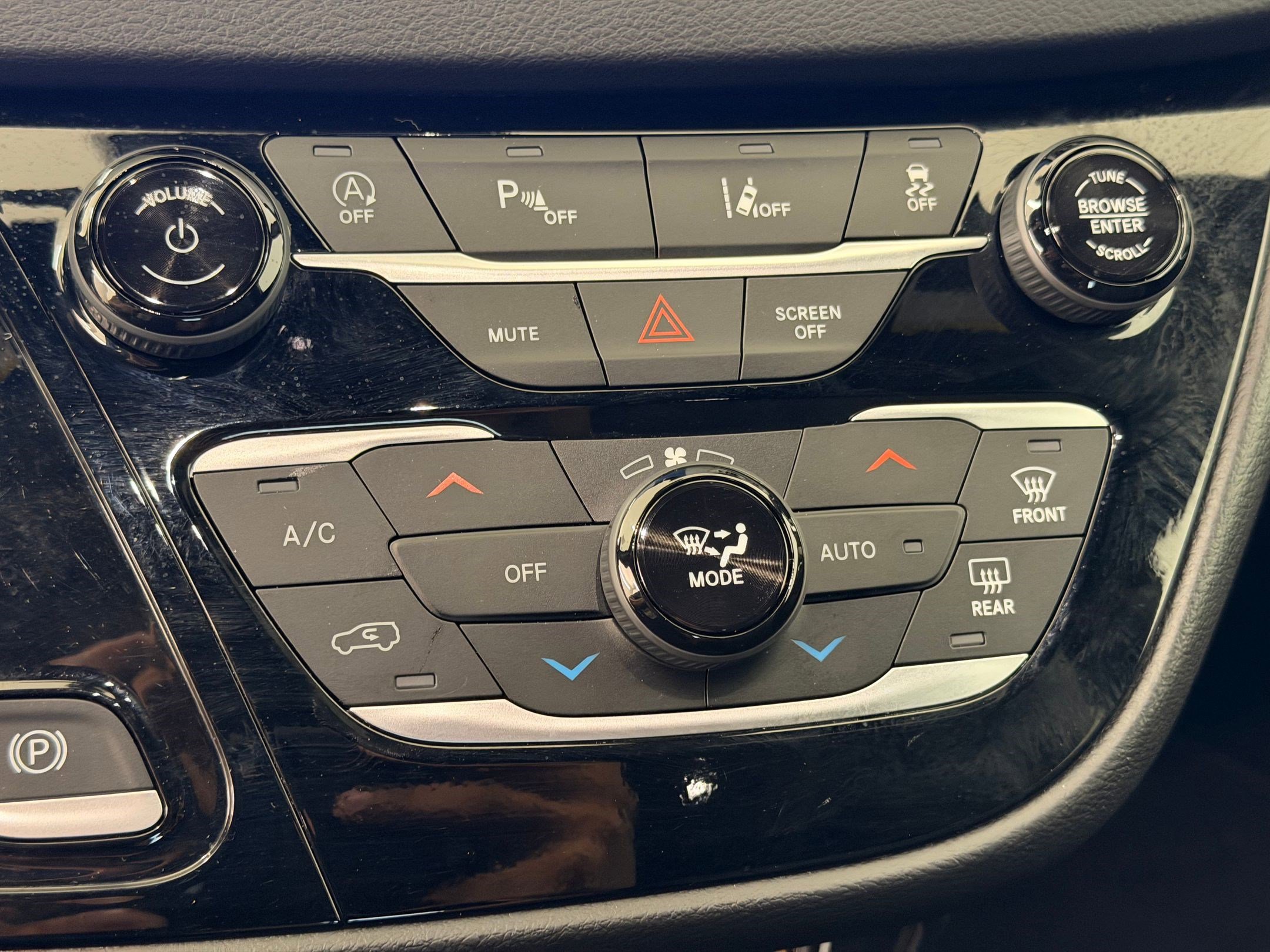 Used 2025 Chrysler Pacifica Select image 25