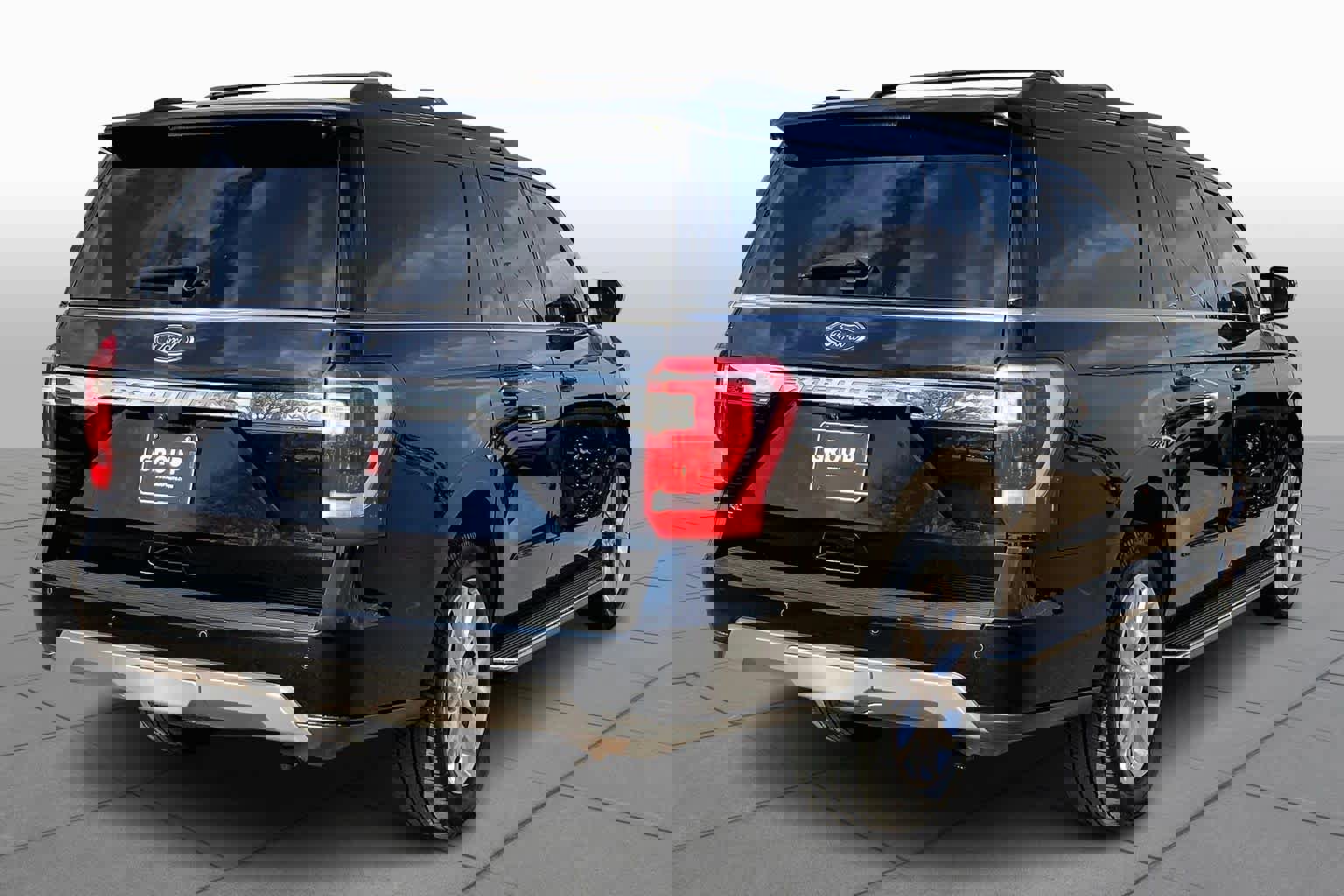 Certified 2021 Ford Expedition Max XLT image 3