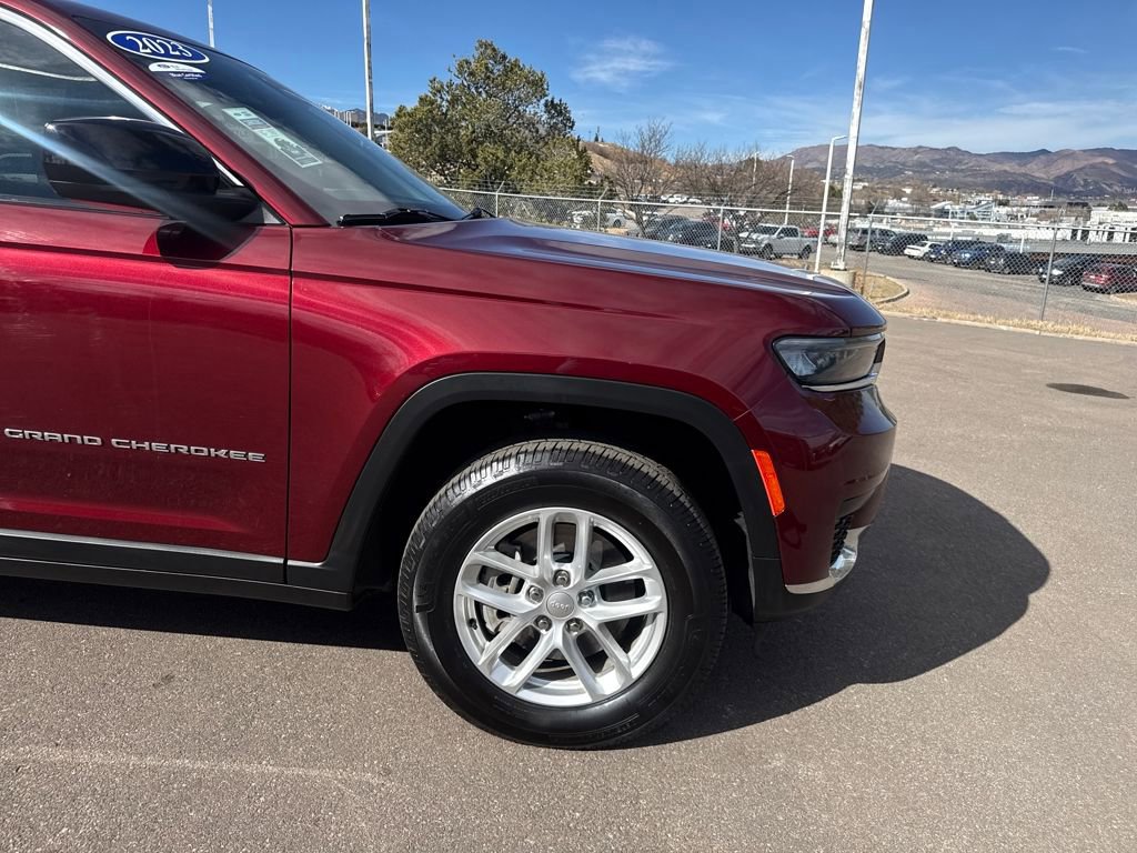 Used 2023 Jeep Grand Cherokee L Laredo image 11
