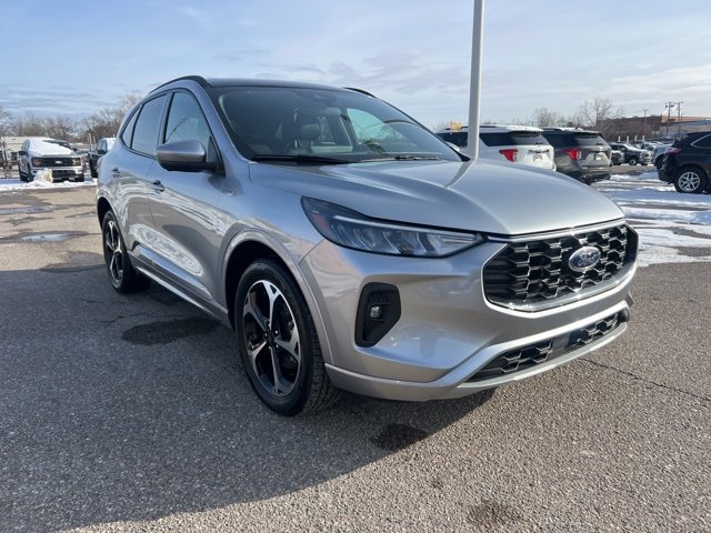 Certified 2023 Ford Escape ST-Line Select w/ Tech Pack #2 image 3
