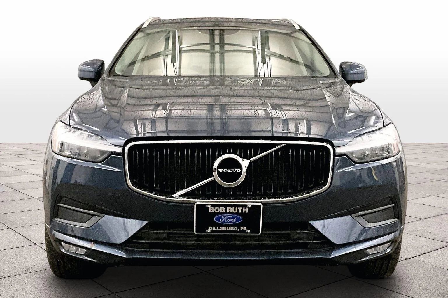 Used 2021 Volvo XC60 T5 Momentum w/ Premium Package image 3
