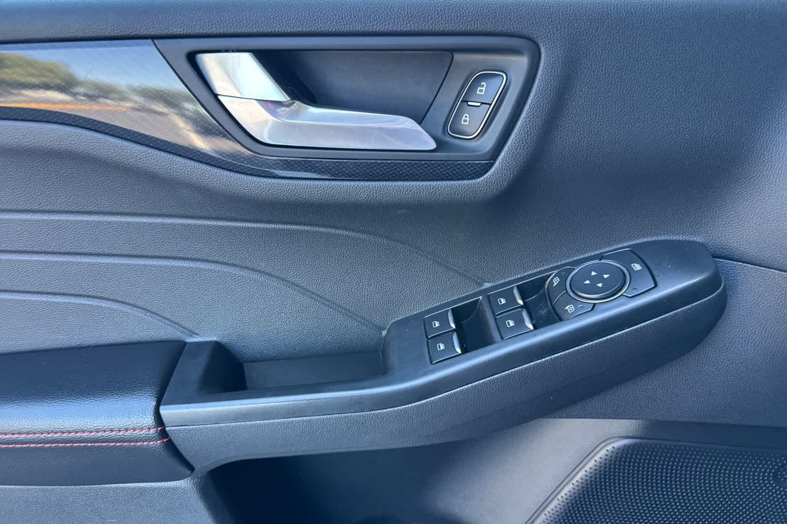 Certified 2025 Ford Escape ST-Line FWD image 12