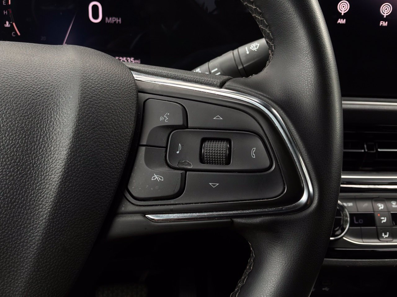 Used 2025 Buick Envista Sport Touring FWD image 33