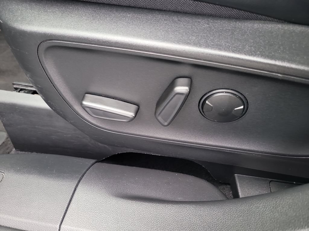 Certified 2023 Ford Escape ST-Line w/ Tech Pack #1 FWD image 17