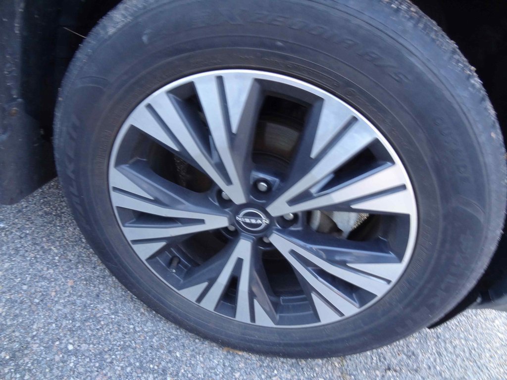 Used 2023 Nissan Rogue SV image 11