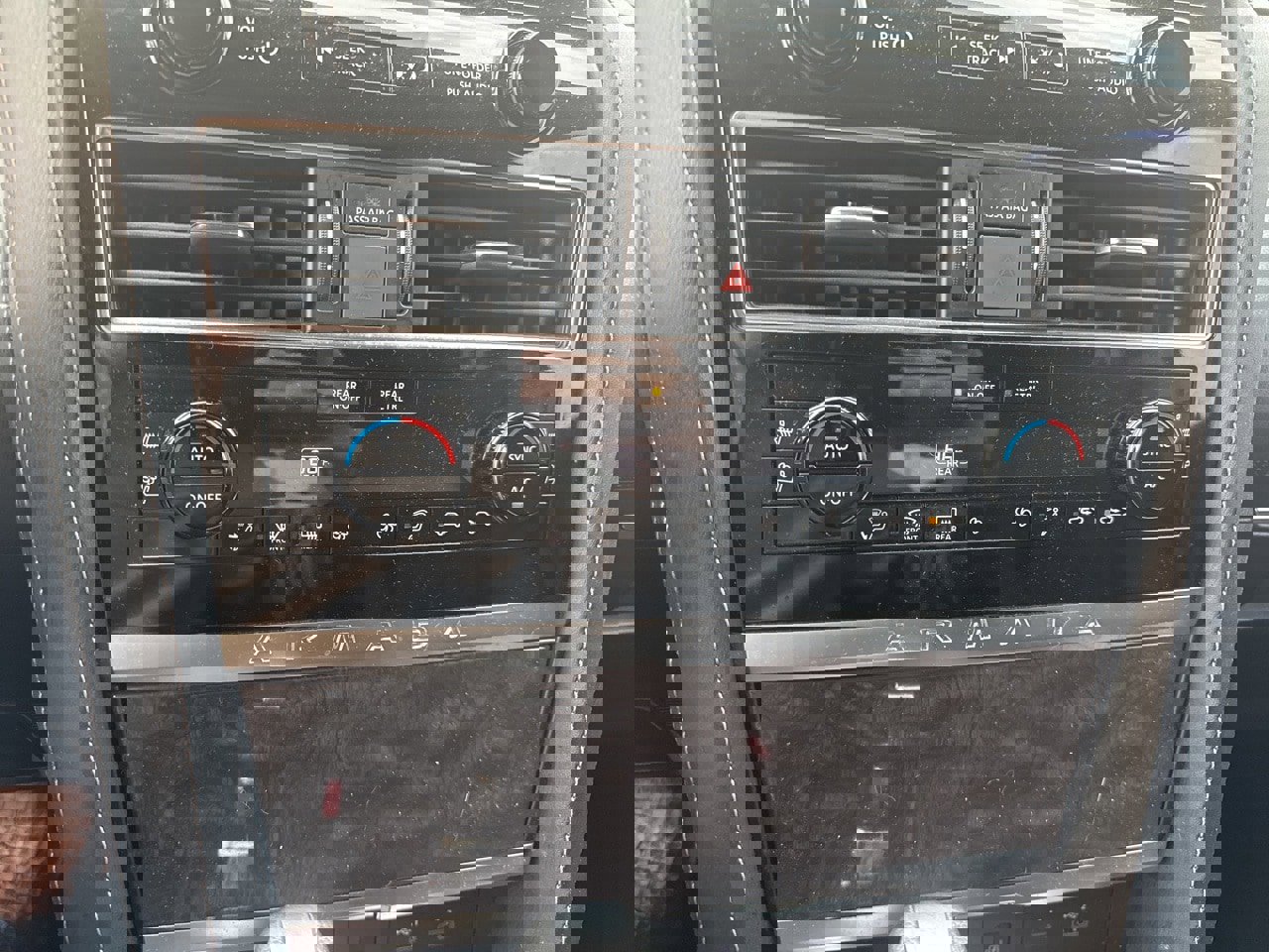 Used 2022 Nissan Armada Platinum w/ Captain's Chairs Package image 15