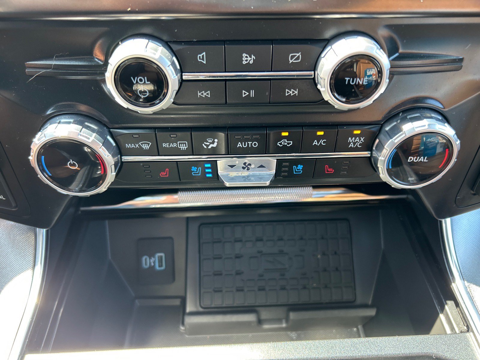 Certified 2023 Ford F150 Platinum w/ Equipment Group 701A High AWD/4WD image 28