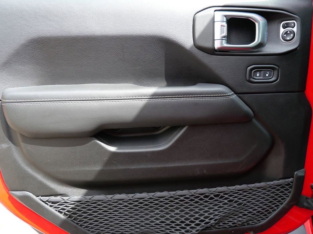 Used 2019 Jeep Wrangler Unlimited Sahara w/ Cold Weather Group AWD/4WD image 9