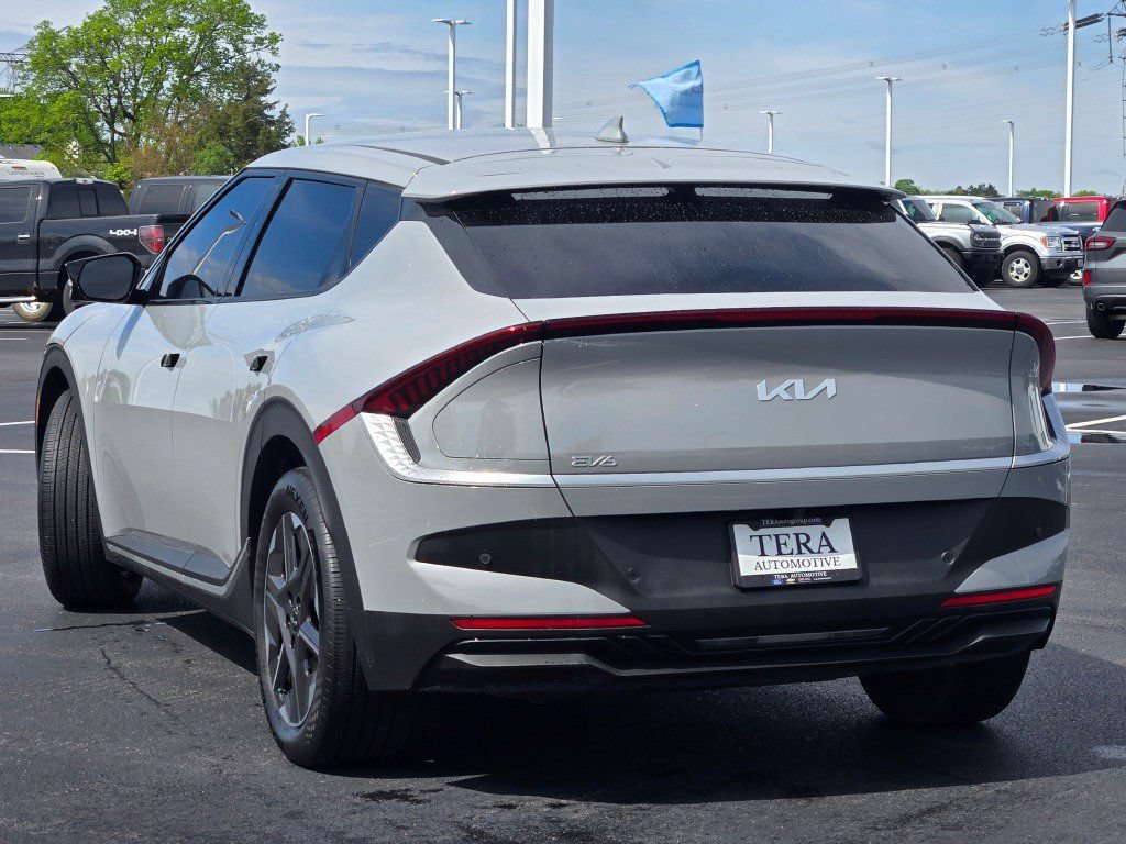 Used 2025 Kia EV6 Light AWD/4WD image 16