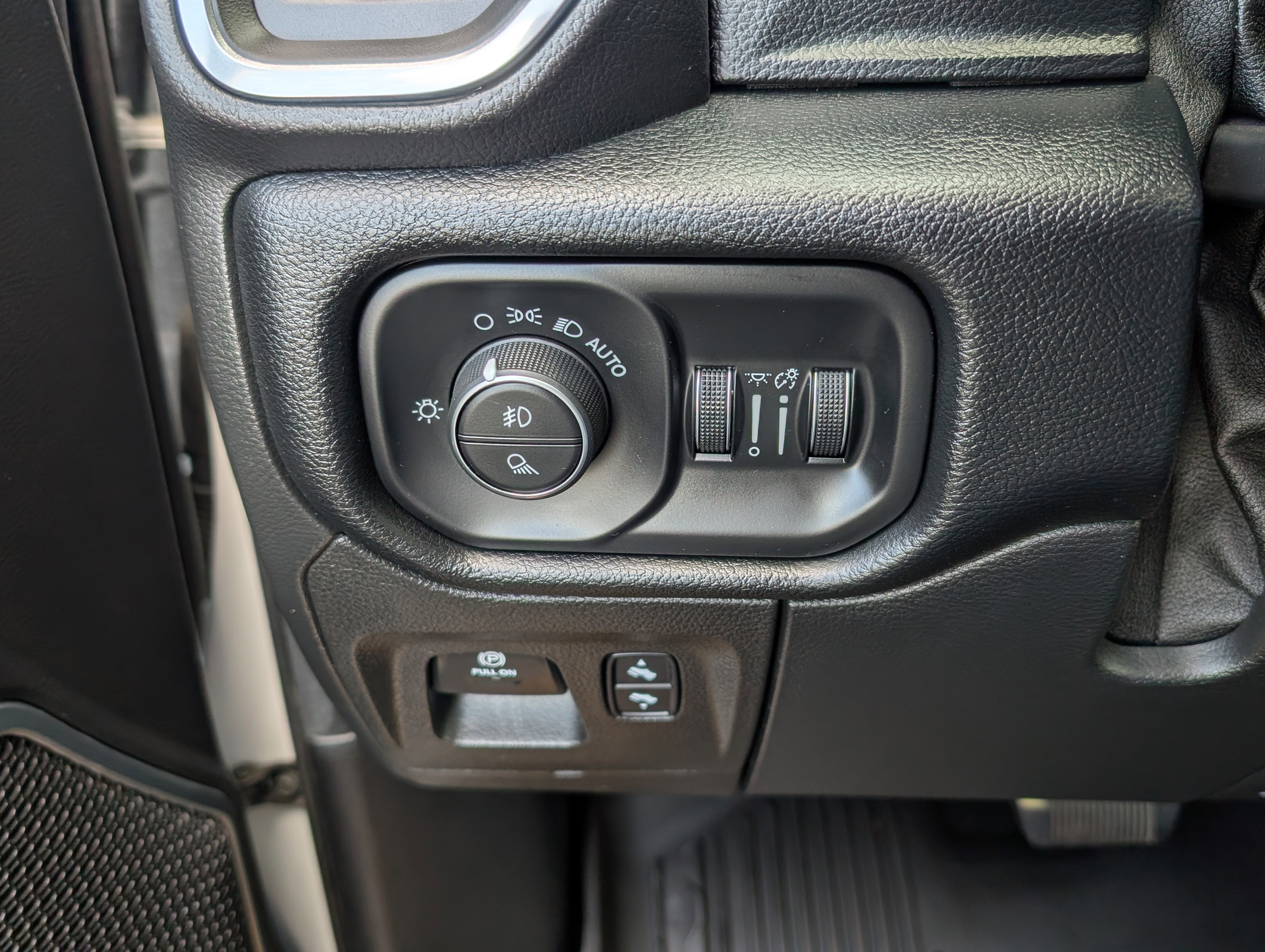 Used 2021 RAM 1500 Laramie image 22