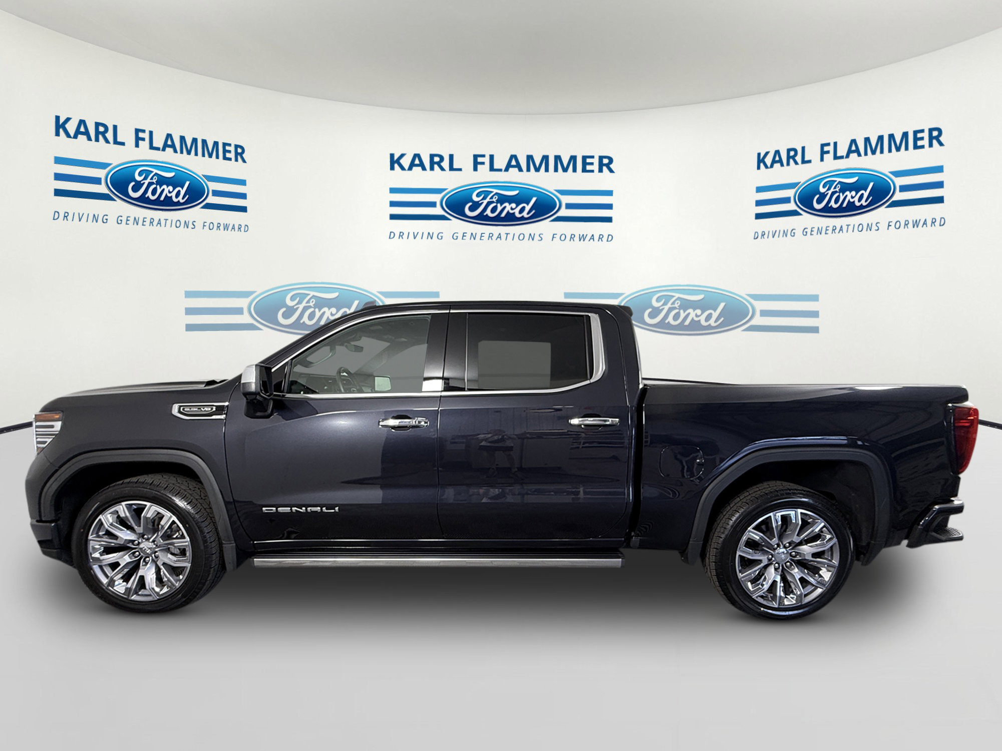 Used 2023 GMC Sierra 1500 Denali w/ Denali Reserve Package AWD/4WD image 5