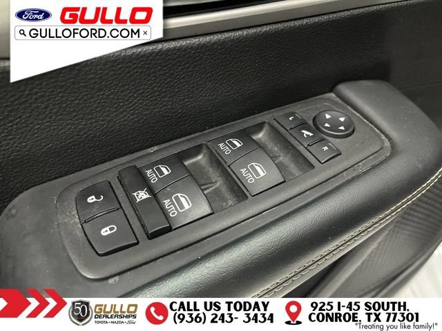Used 2024 Chrysler Pacifica Limited w/ S Appearance Package FWD image 21