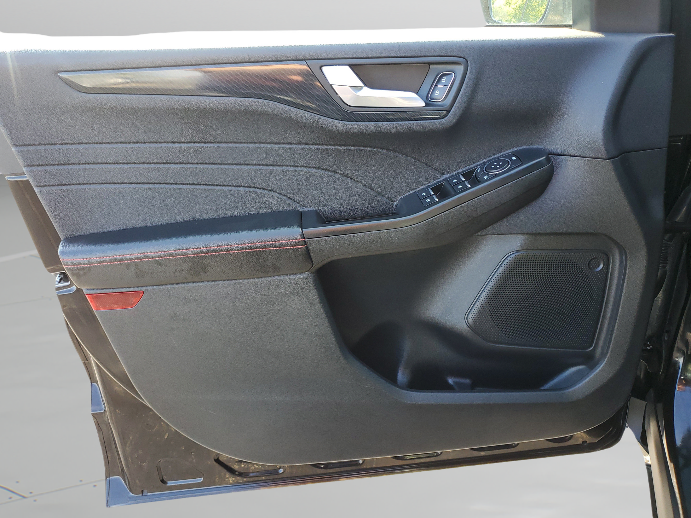 Certified 2025 Ford Escape ST-Line FWD image 17