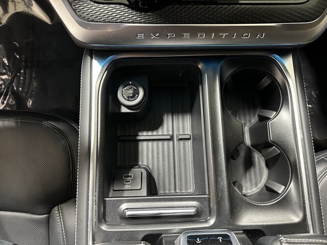 Certified 2026 Ford Expedition Platinum w/ Stealth Performance Package AWD/4WD image 13