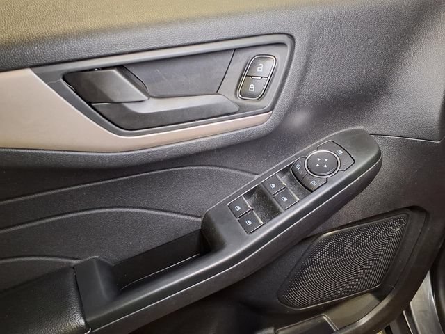 Certified 2022 Ford Escape SE w/ SE Sport Appearance Package FWD image 19