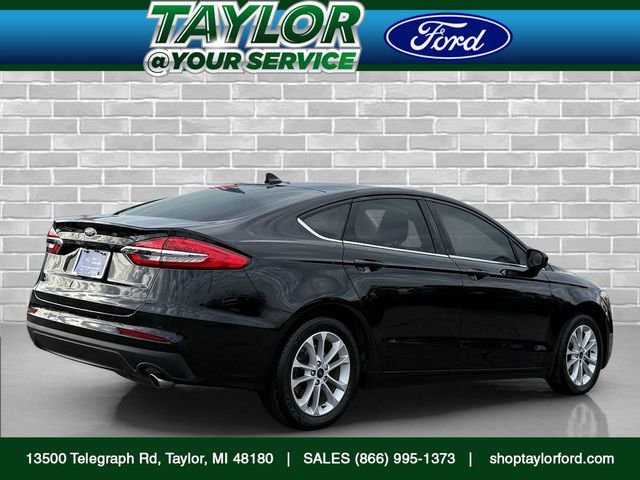 Certified 2020 Ford Fusion SE image 3