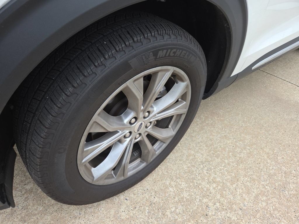 Certified 2023 Ford Explorer Limited w/ Limited Technology Package AWD/4WD image 2