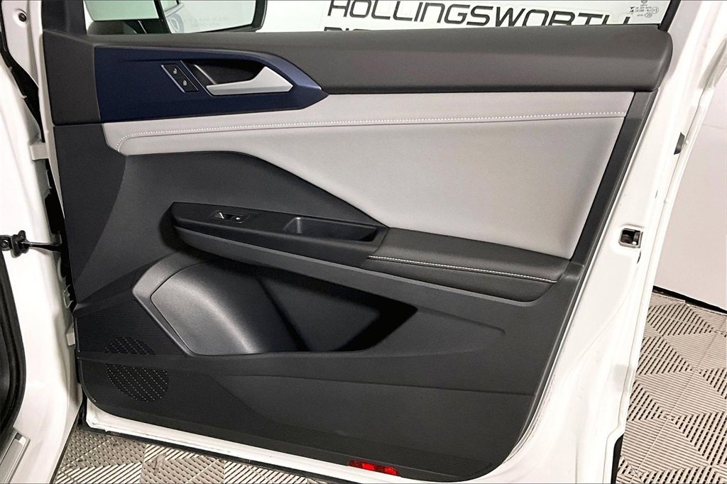 Used 2024 Volkswagen Taos SE image 19