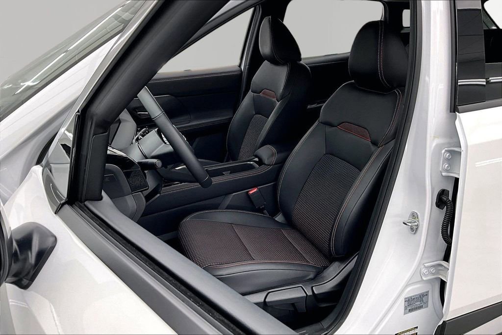 Used 2025 Nissan Kicks SR FWD image 25