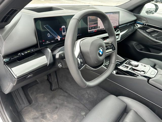 Used 2025 BMW 530i xDrive w/ Premium Package AWD/4WD image 19
