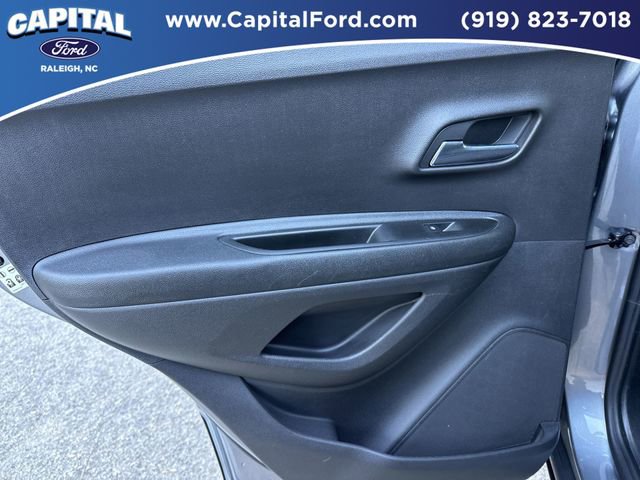 Used 2020 Chevrolet Trax LS image 17