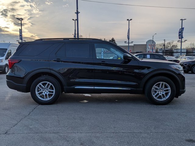 Certified 2025 Ford Explorer Active AWD/4WD image 3