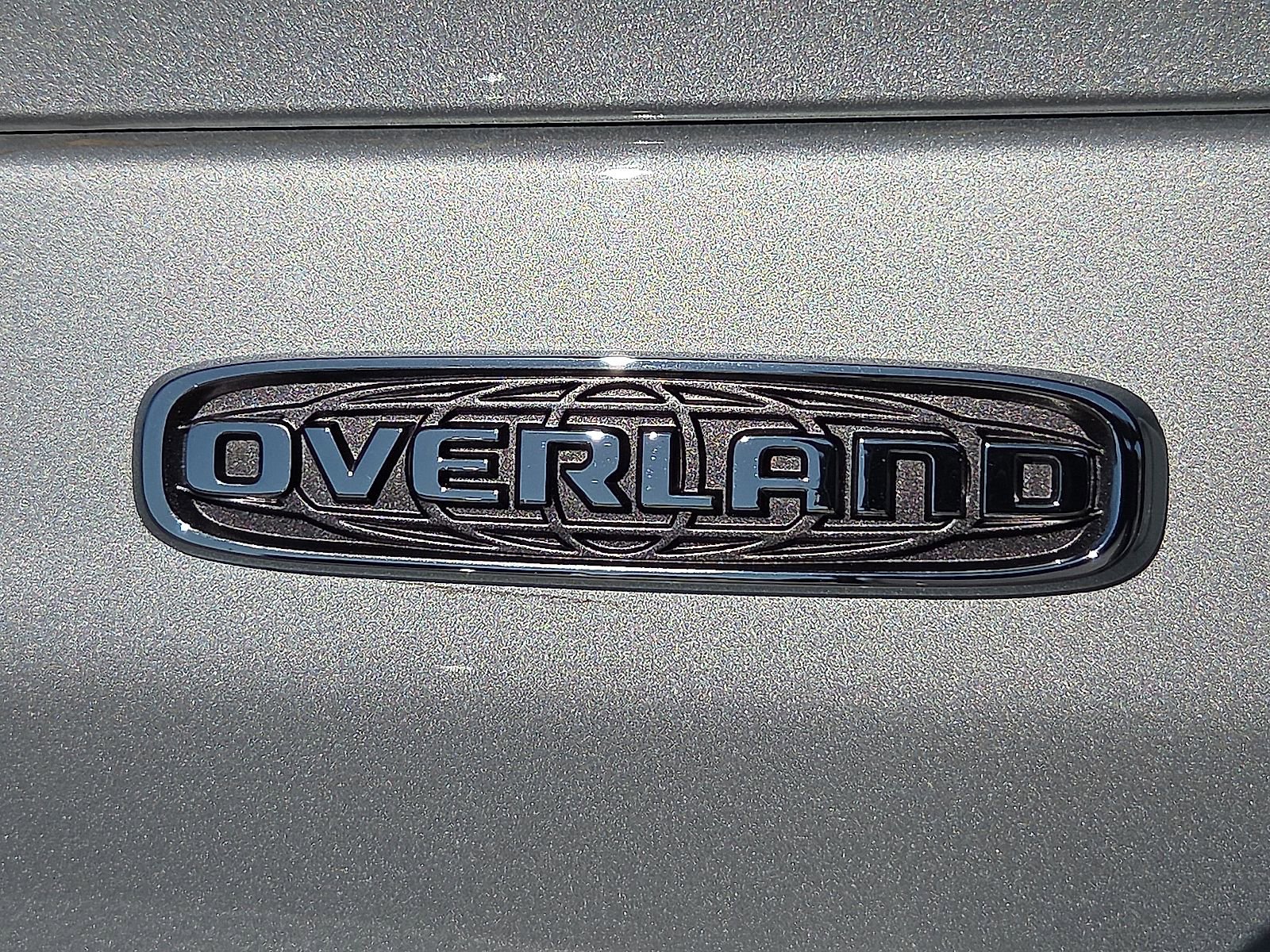 Used 2024 Jeep Grand Cherokee Overland w/ Luxury Tech Group IV AWD/4WD image 9