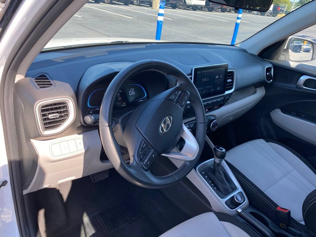 Used 2025 Hyundai Venue SEL FWD image 9