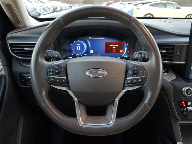 Certified 2020 Ford Explorer Platinum w/ Premium Technology Package image 30