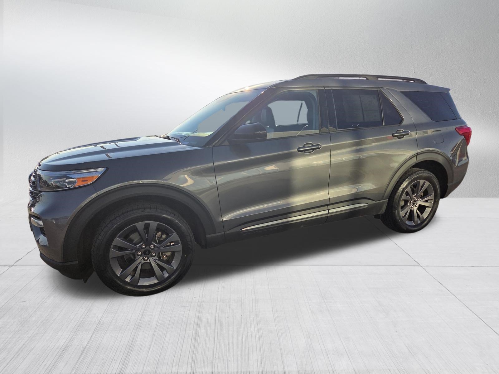 Certified 2023 Ford Explorer XLT w/ Equipment Group 202A AWD/4WD image 3