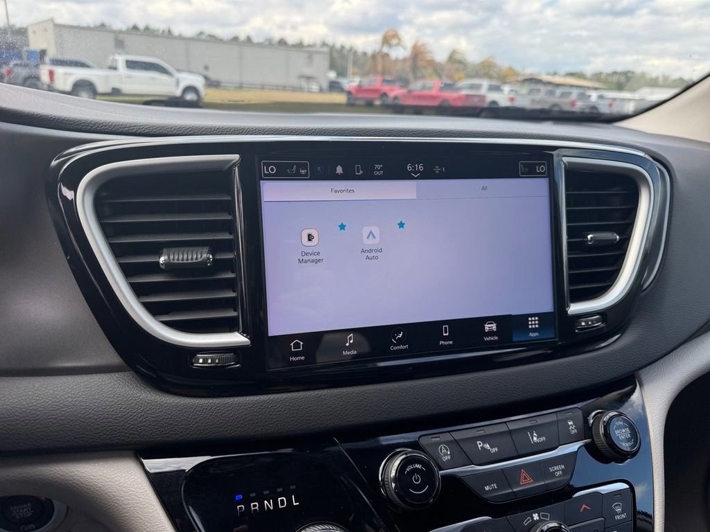 Used 2024 Chrysler Pacifica Touring-L image 40