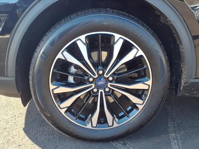 Certified 2022 Ford Escape SE w/ SE Sport Appearance Package image 25