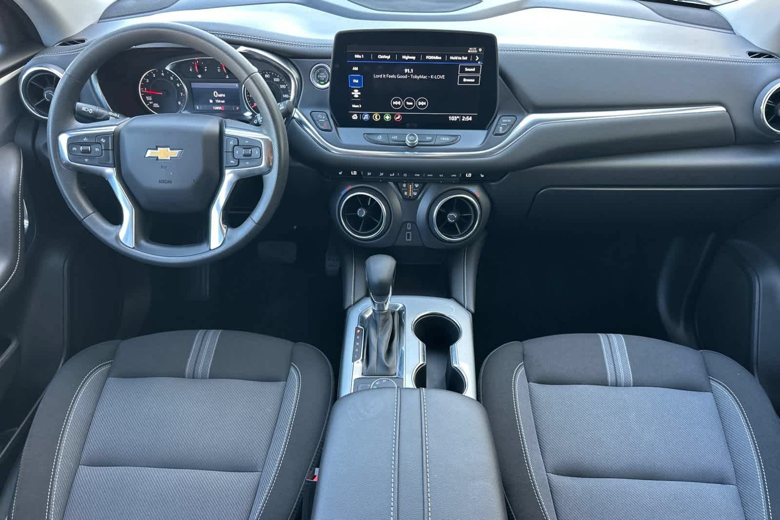 Used 2025 Chevrolet Blazer LT FWD image 3