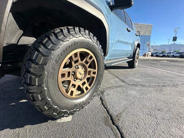 Used 2025 Toyota 4Runner SR5 AWD/4WD image 40