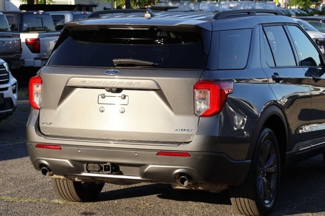 Certified 2023 Ford Explorer XLT w/ Equipment Group 202A AWD/4WD image 5