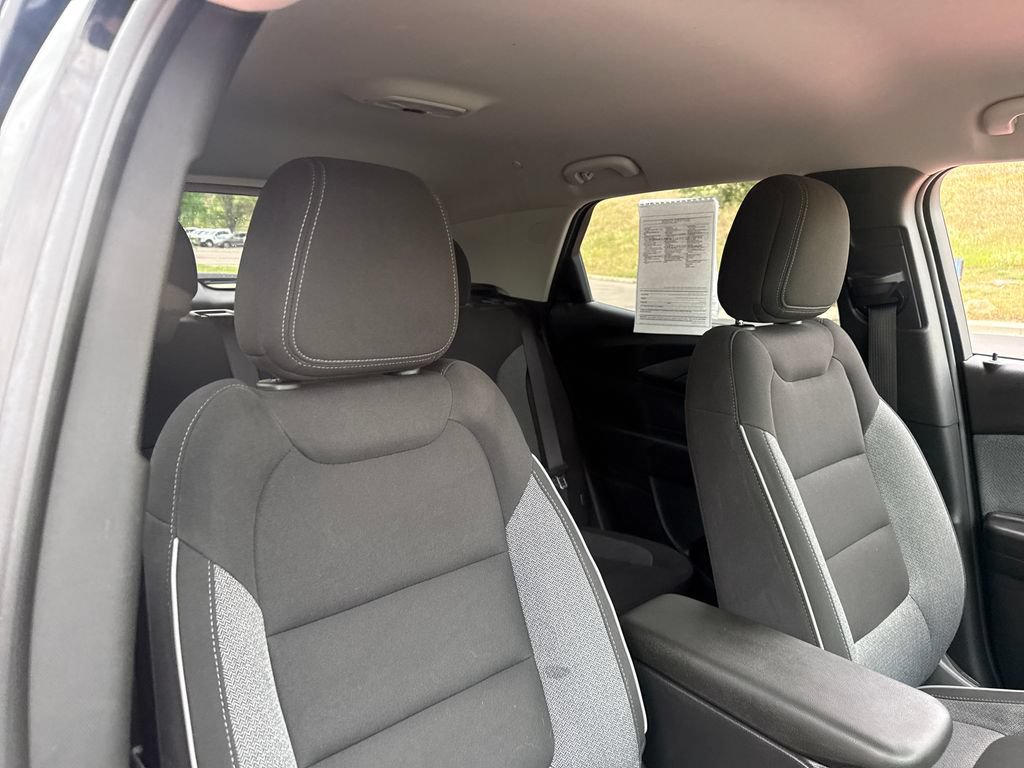 Used 2023 Chevrolet TrailBlazer LT AWD/4WD image 33