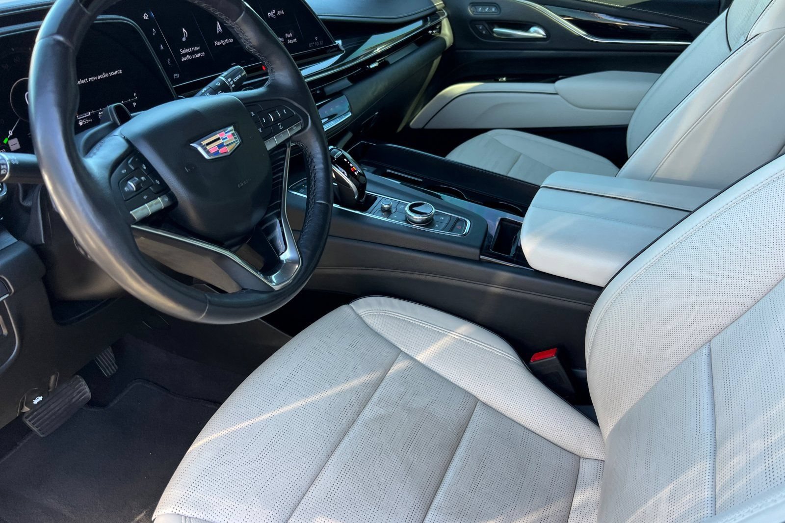 Used 2023 Cadillac Escalade Sport w/ LPO, ONYX Package AWD/4WD image 12
