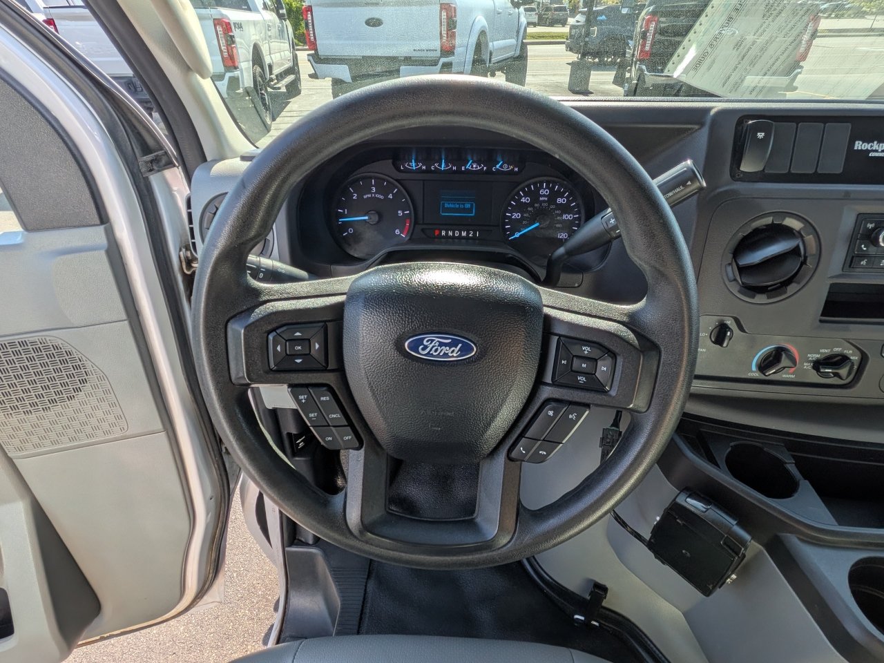 Certified 2022 Ford E-450 and Econoline 450 Super Duty w/ Power Windows & Locks Group RWD image 20