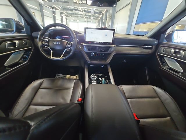Certified 2025 Ford Explorer Platinum w/ LUX Leather Package AWD/4WD image 21
