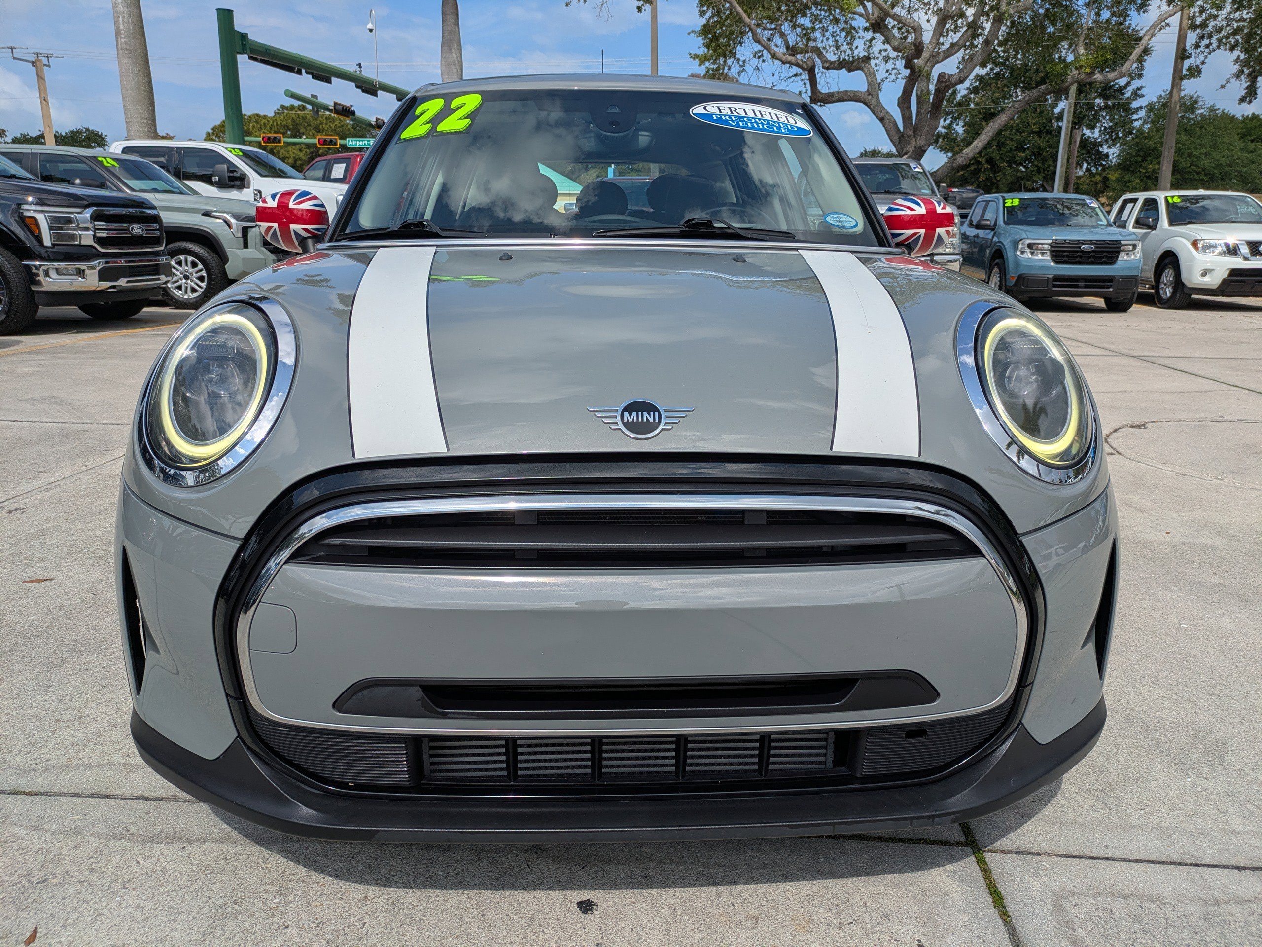 Used 2022 MINI Cooper 4-Door Hardtop w/ Storage Package FWD image 8