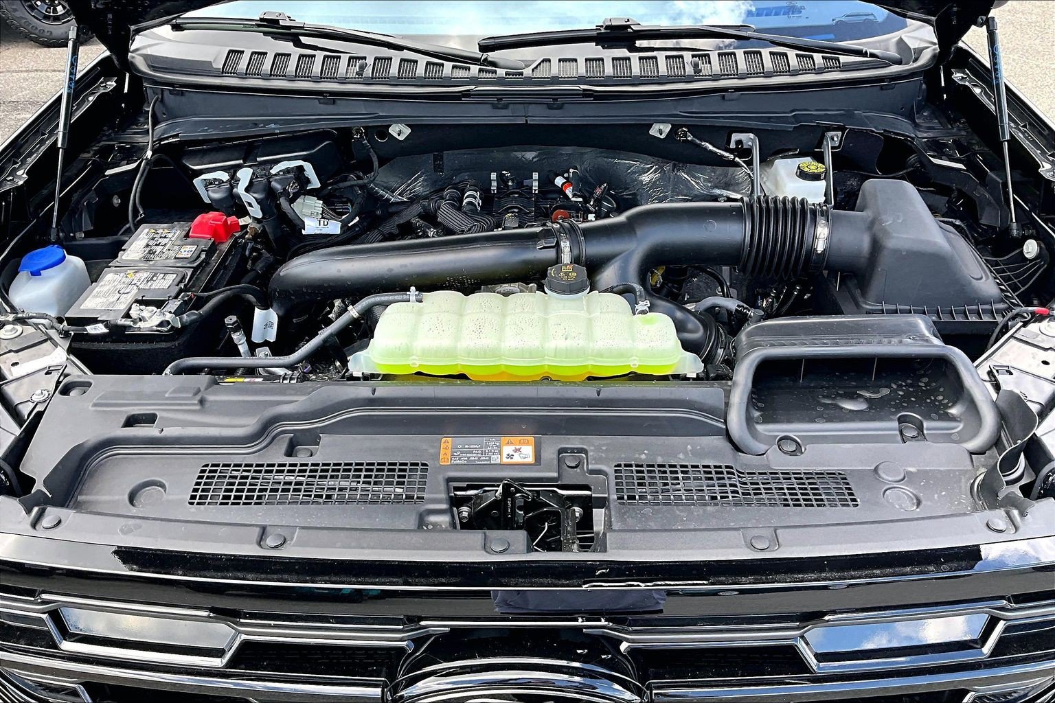 Certified 2025 Ford Expedition Platinum w/ Stealth Performance Package AWD/4WD image 10