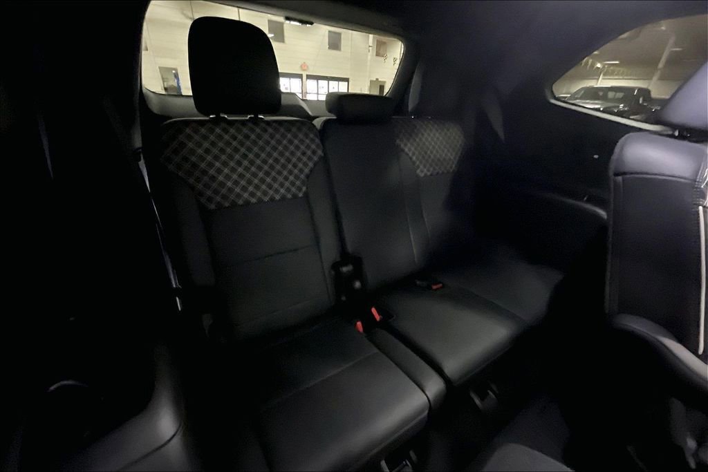 Used 2024 GMC Acadia Denali w/ Super Cruise Package image 27