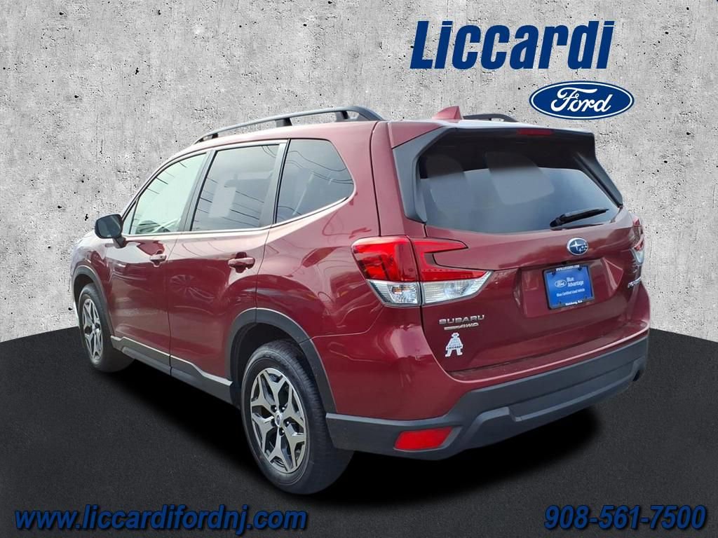 Used 2022 Subaru Forester Premium image 4