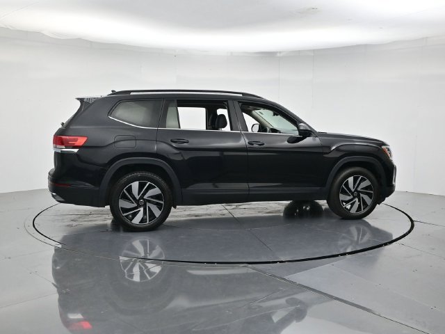 Used 2025 Volkswagen Atlas SE FWD image 2